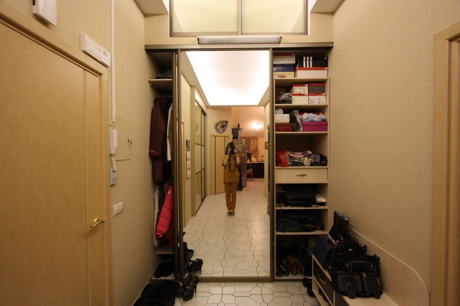 Шкаф в маленькой кладовке