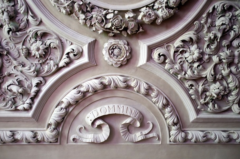 Гипсовая лепнина Арабески