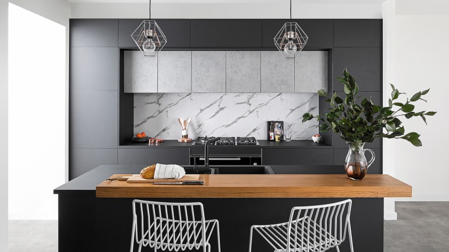 Кухня с мраморным фартуком