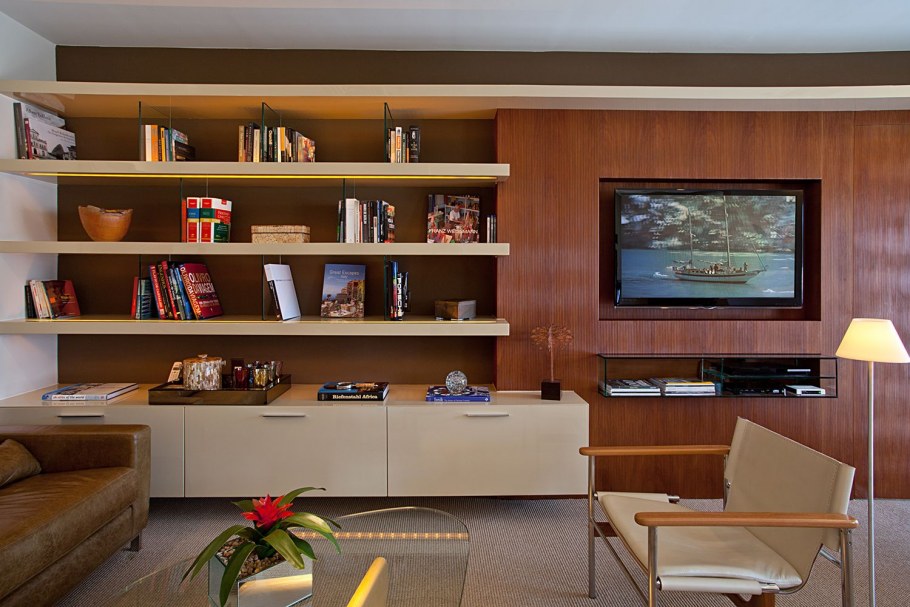 Декор стены над телевизором