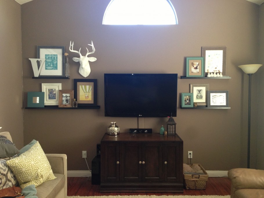 Полки на стену между телевизором