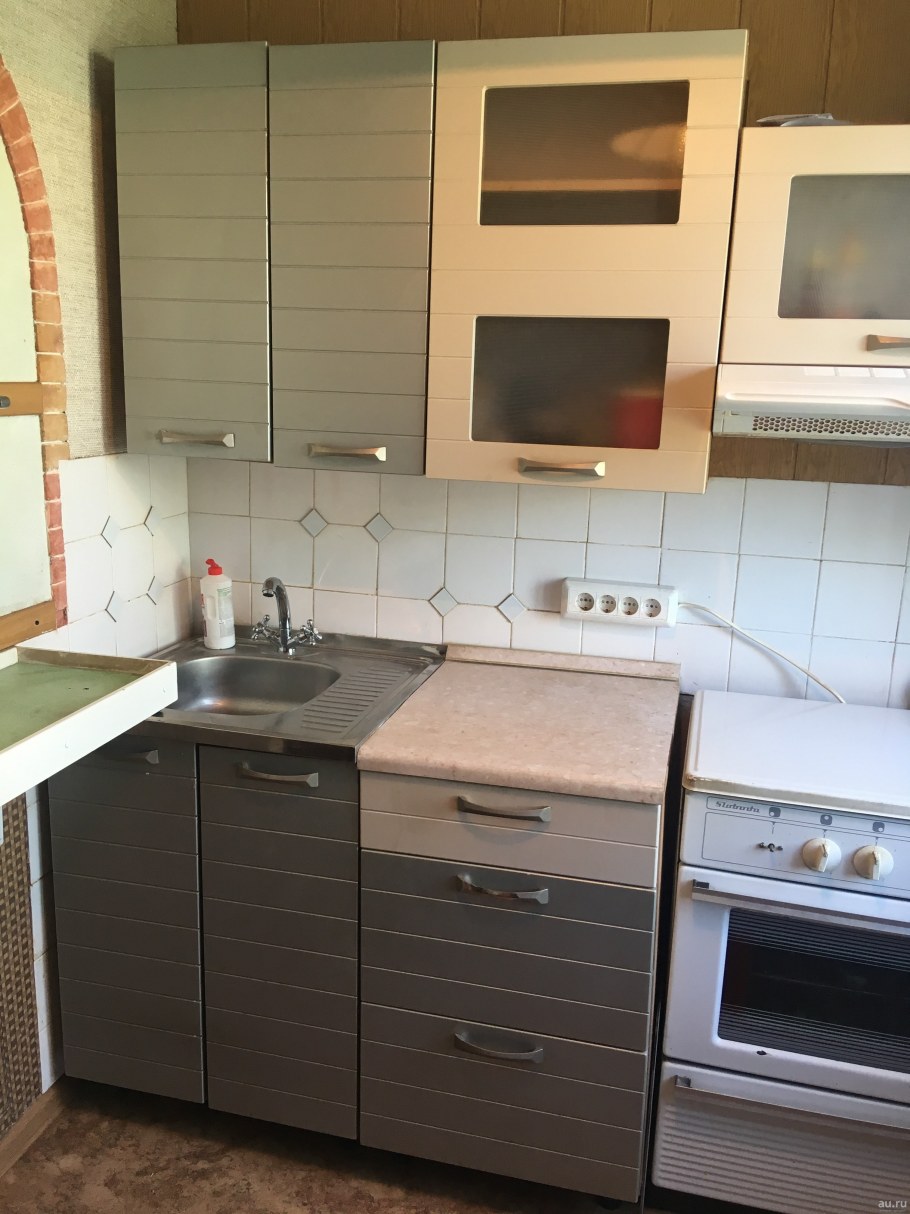 Кухонный гарнитур с электроплитой