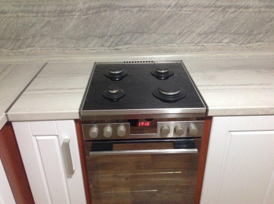 Плита встроенная в столешницу