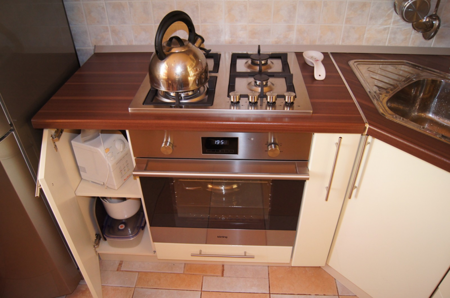 Кухонный гарнитур с отдельной плитой