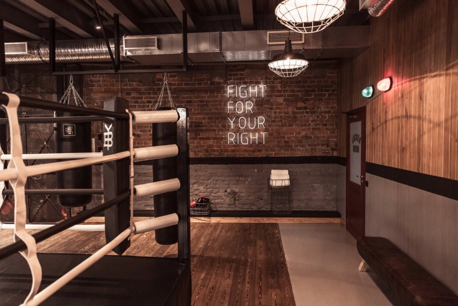 Боксерский зал в подвале