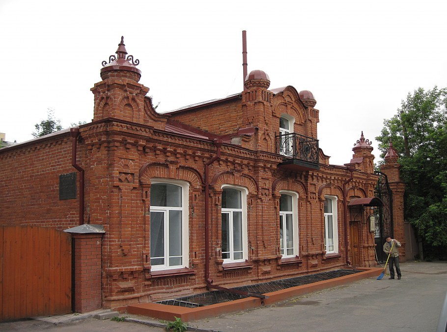 Каменный особняк с мезонином Новосибирск