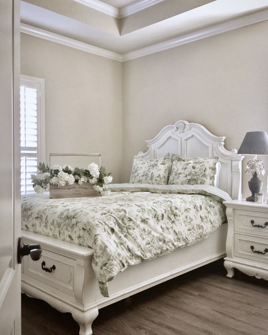 Спальня в стиле французской классики