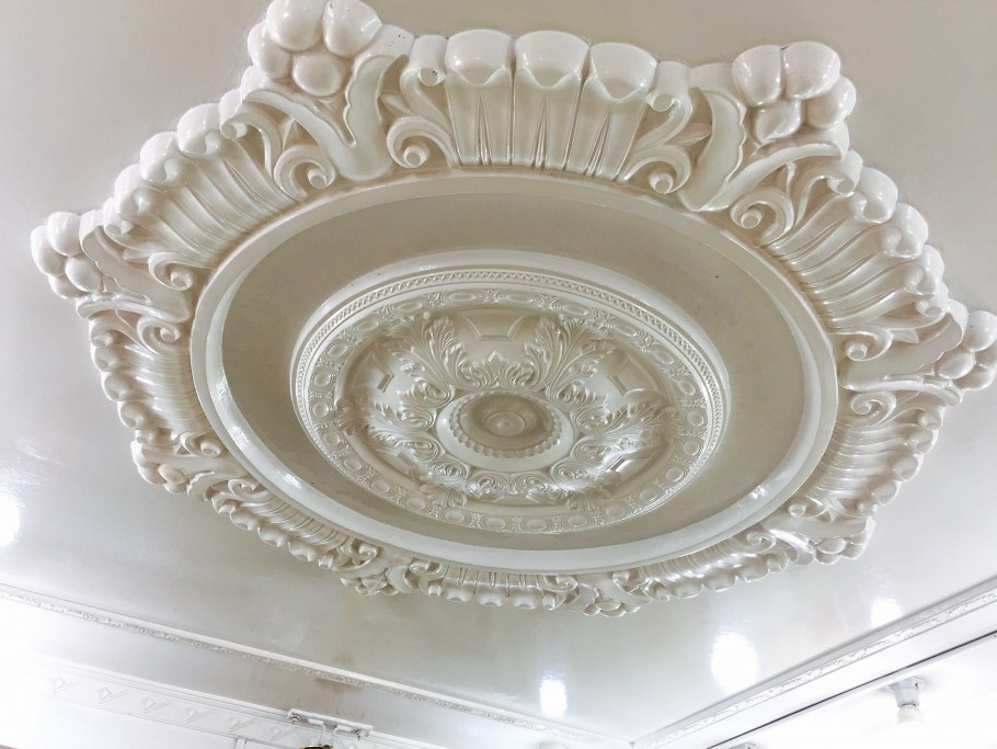 Потолочные композиции из гипса
