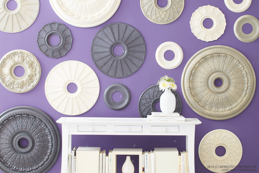 Декоративные розетки на стене