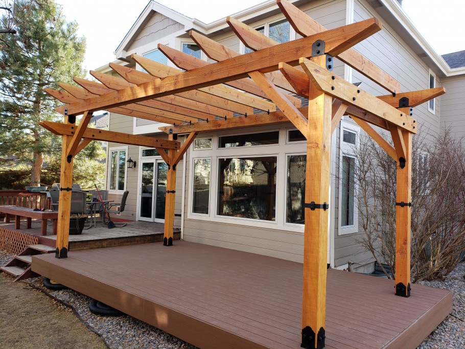 Пергола с крышей