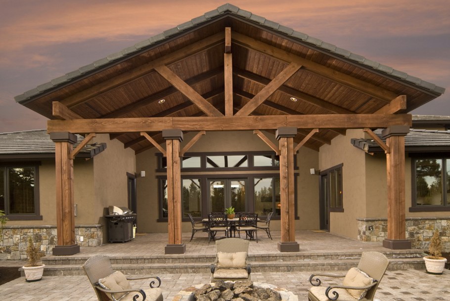 Деревянная веранда современная