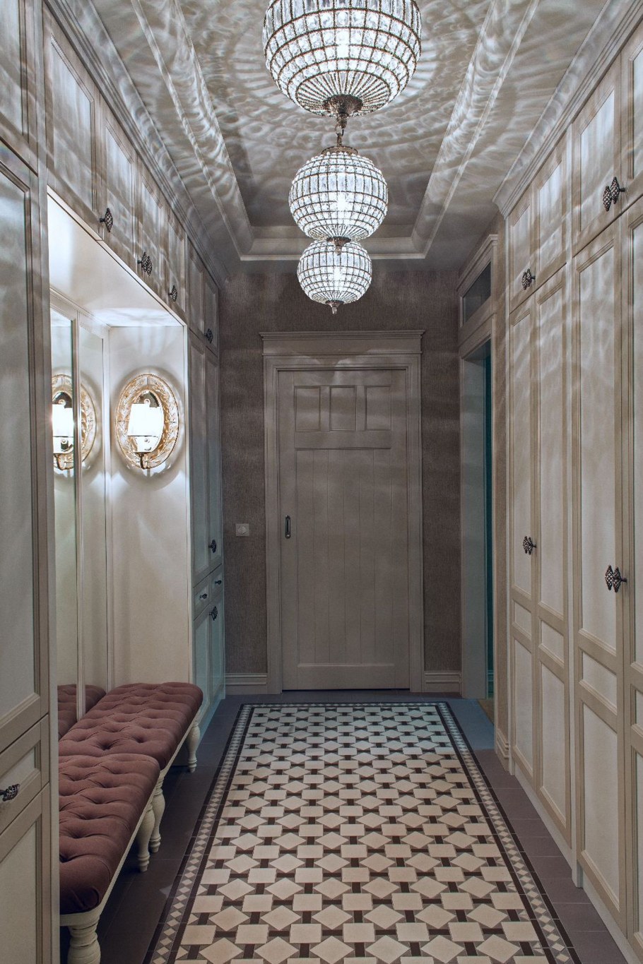 Прихожая в стиле американская классика