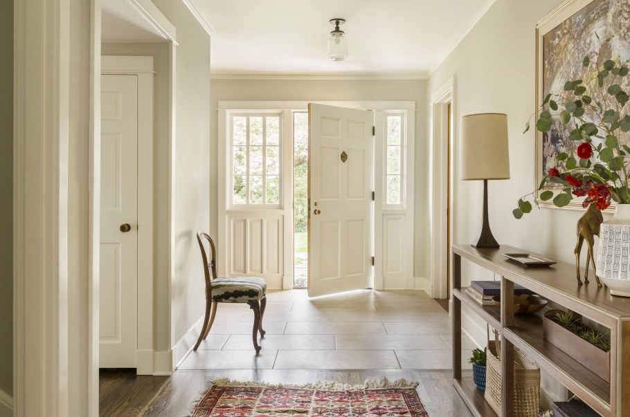 Американский дом интерьер прихожая