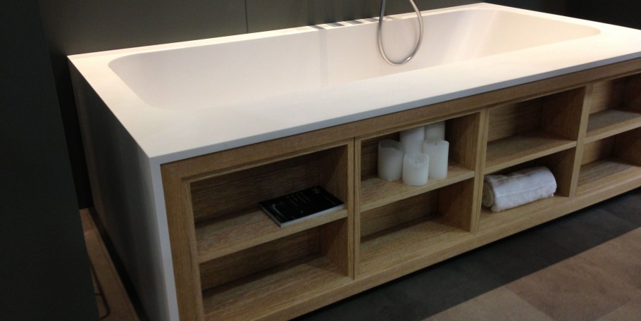 Деревянный экран под ванну