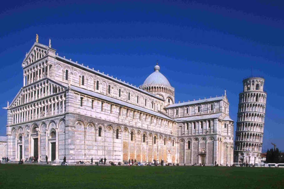 Романский стиль в архитектуре здания