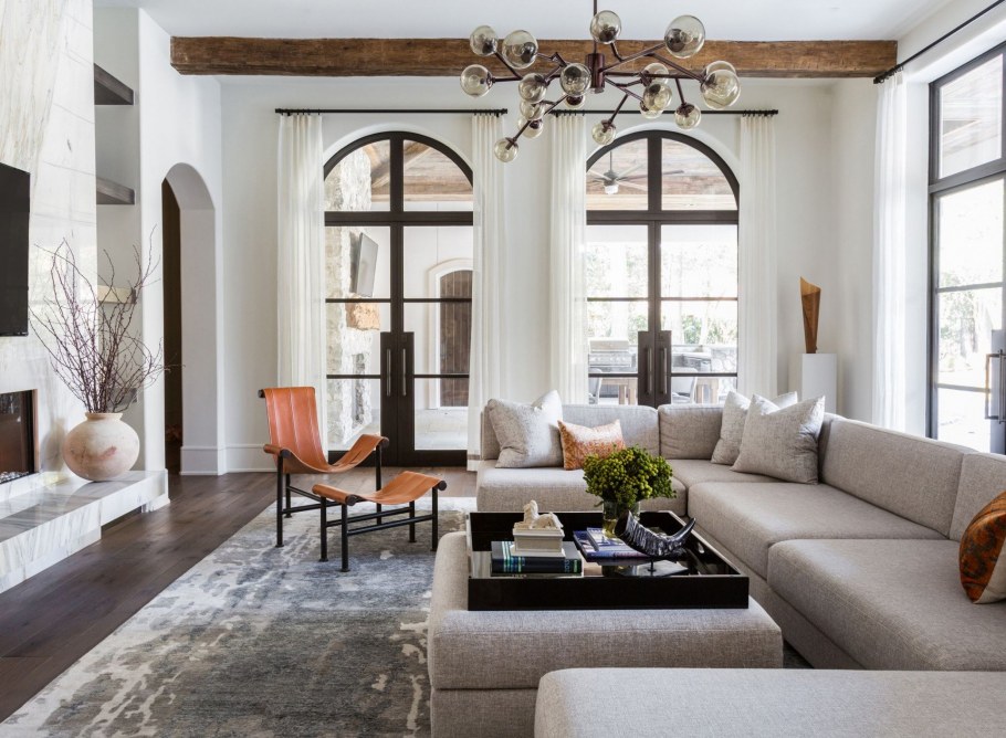 Гостиная в стиле Шале с камином