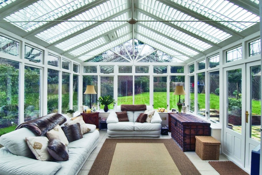 Зимний сад с камином