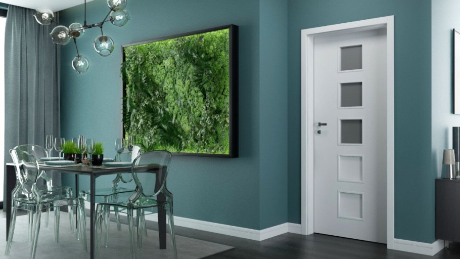 Прихожая с бежевыми дверями