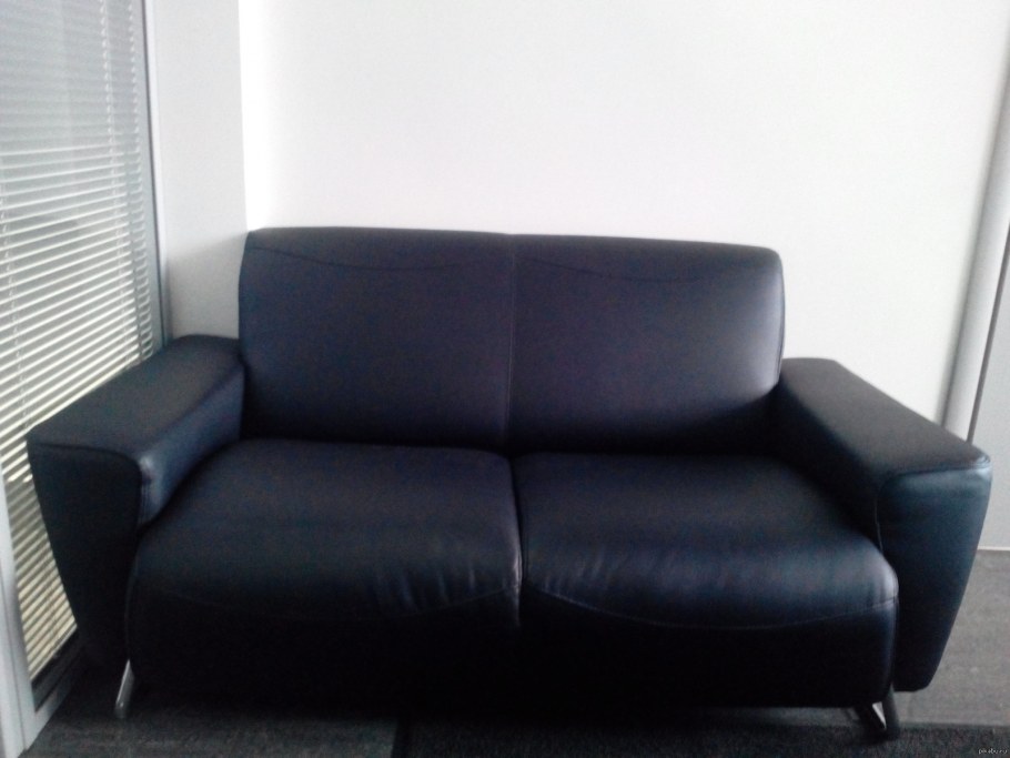 Собеседование черный диван