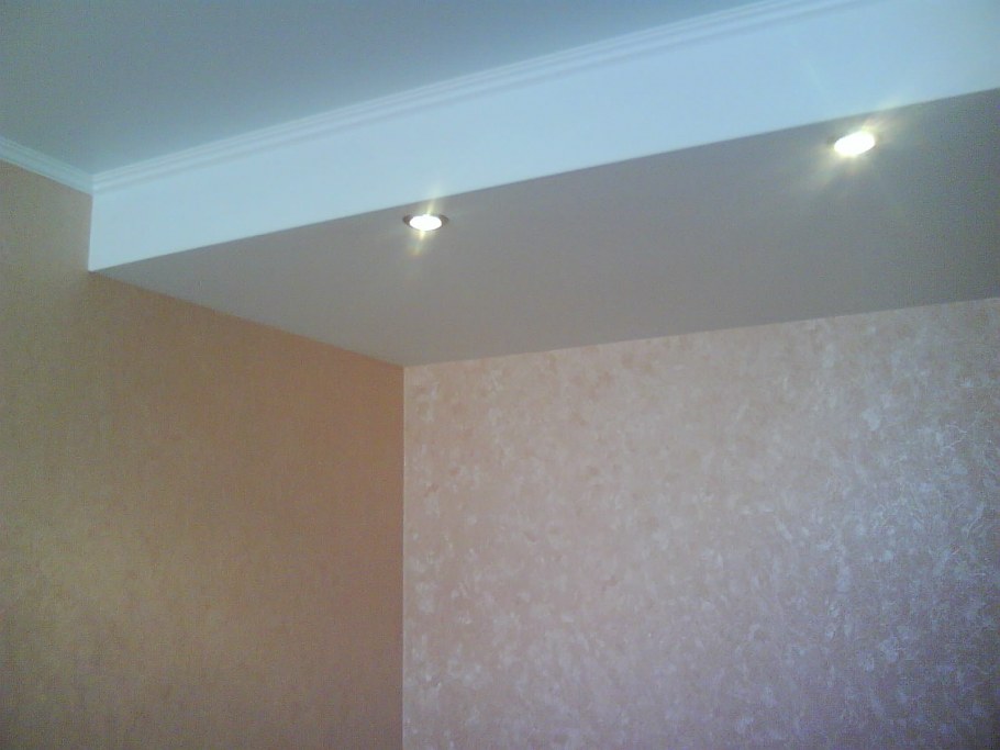 Кабинет с зеленым потолком