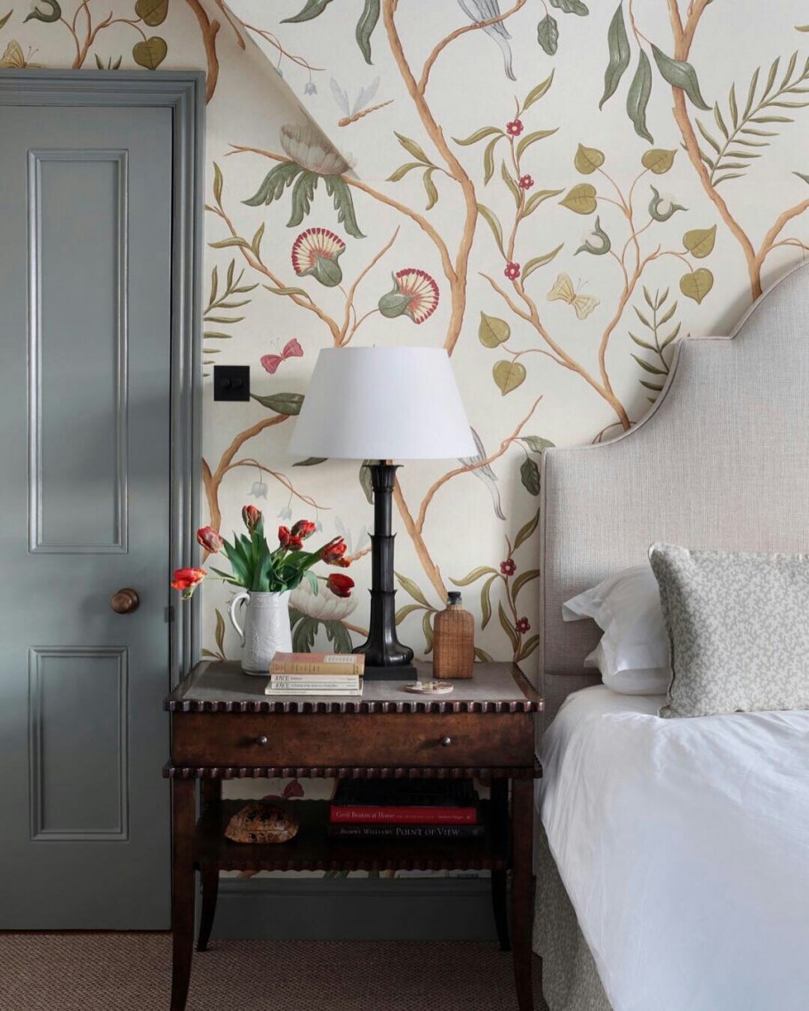 Обои в спальню светлые тона