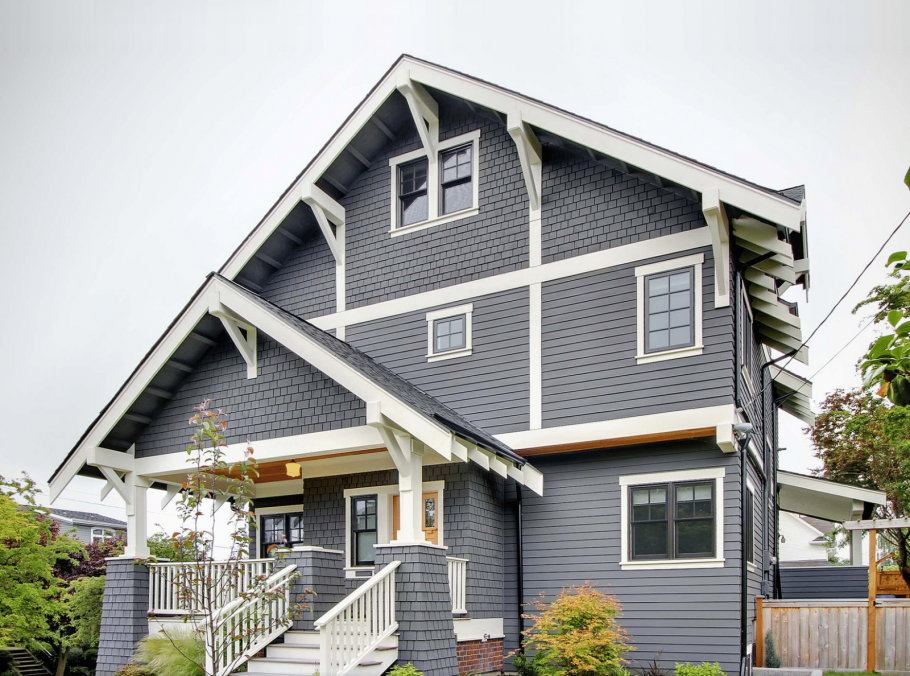 Светло серый дом