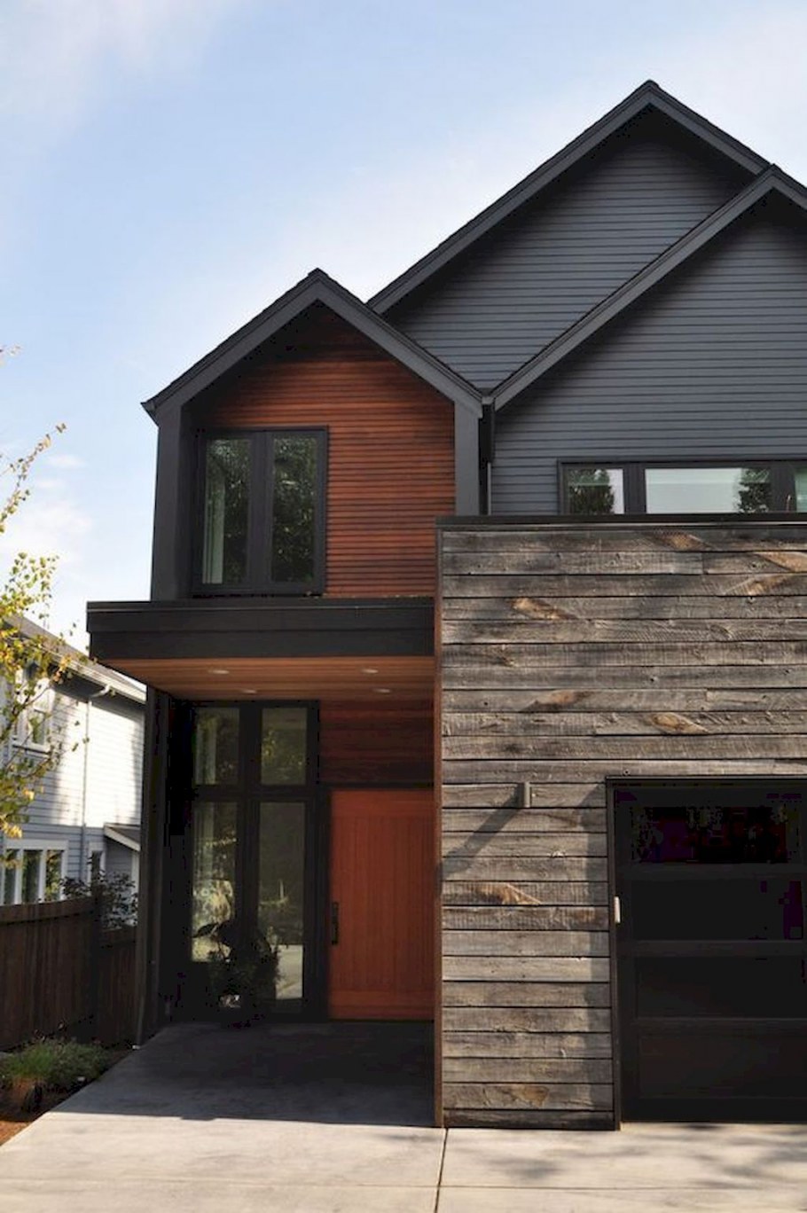 Планкен на фронтоне