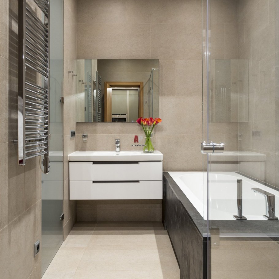 Небольшая ванна в современном стиле