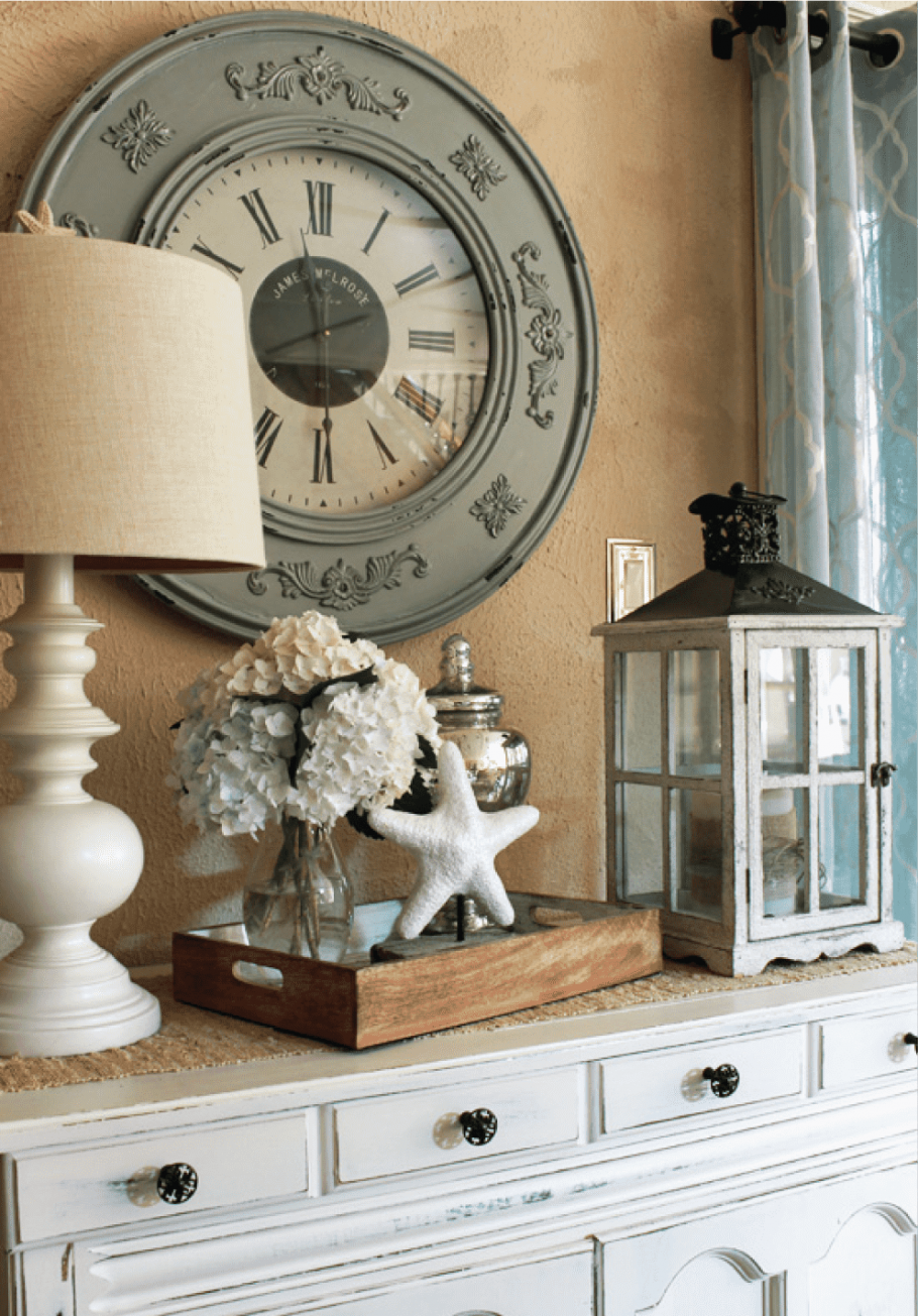 Часы настольные в интерьере офиса