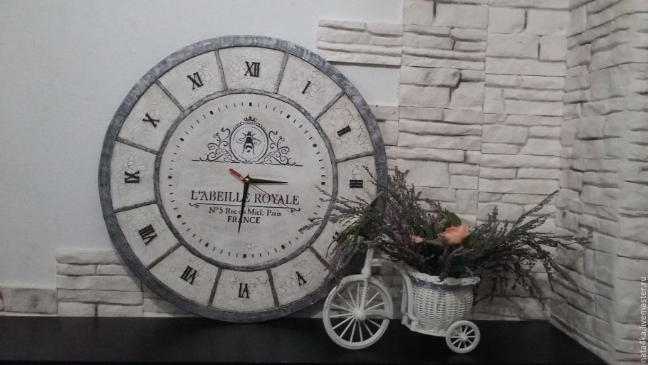 Интерьер гостиной в стиле французского Кантри