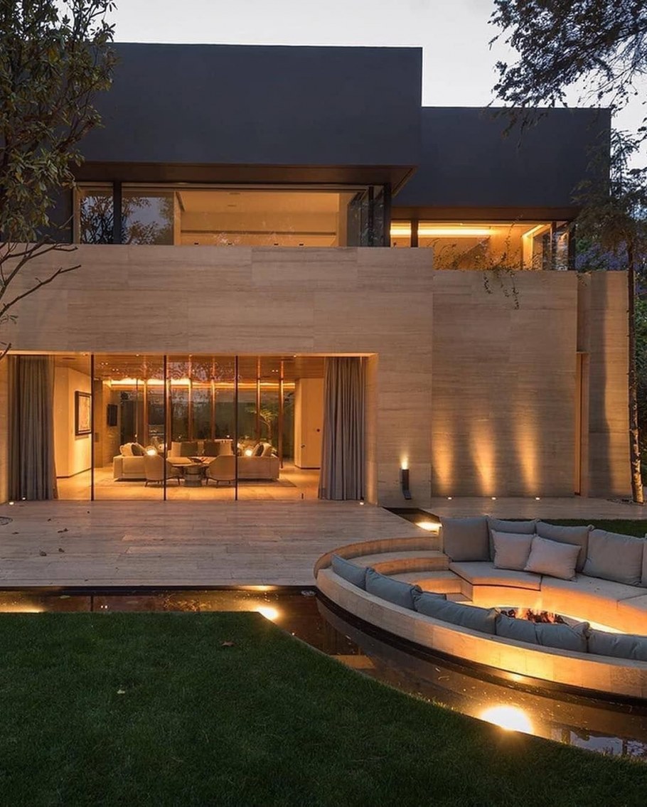 Стильный загородный дом