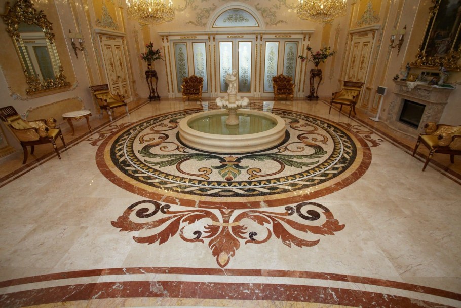 Мраморный пол во Дворце