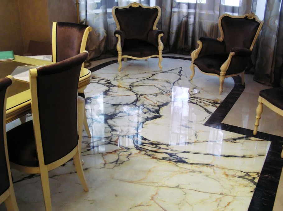 Мраморный пол Оникс