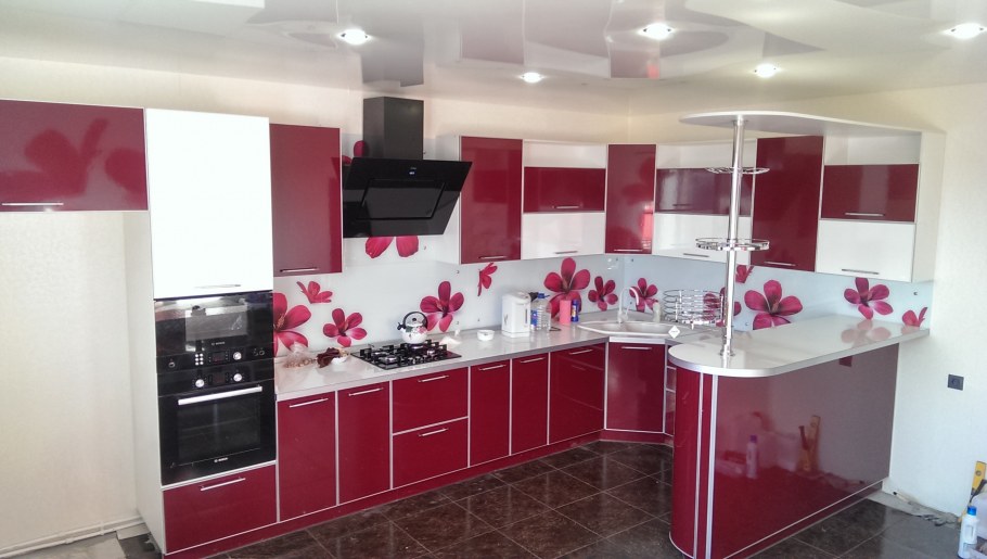 Рубиновый кухонный гарнитур