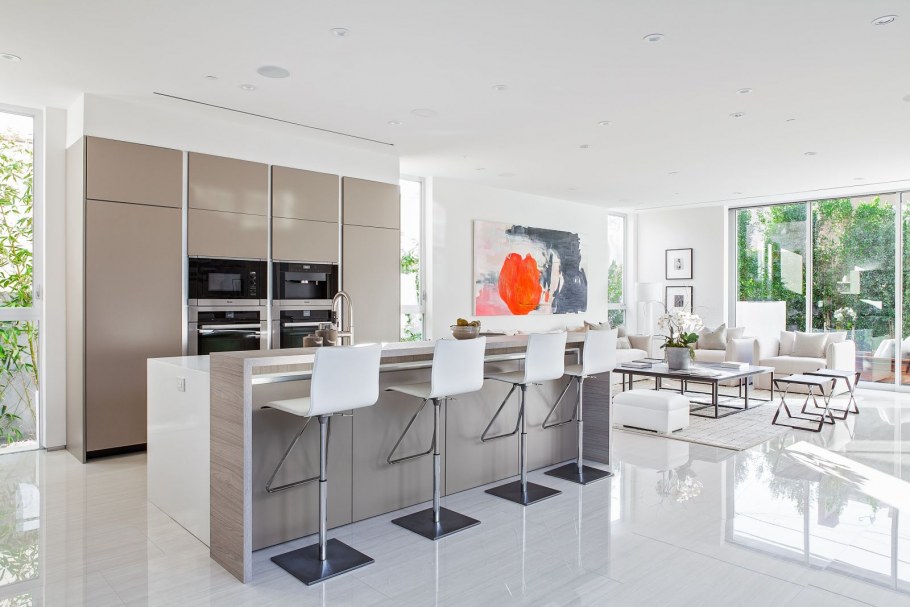 Интерьер совмещённой кухни и гостиной фото плитка