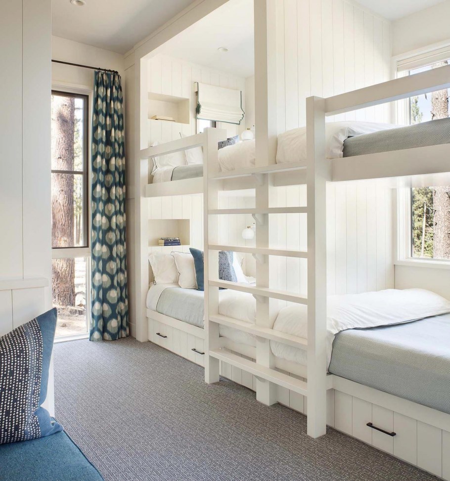 Комната с двухъярусной кроватью