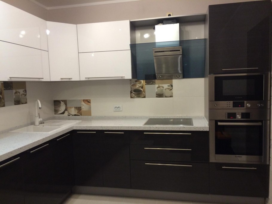 Кухня низ венге верх белый