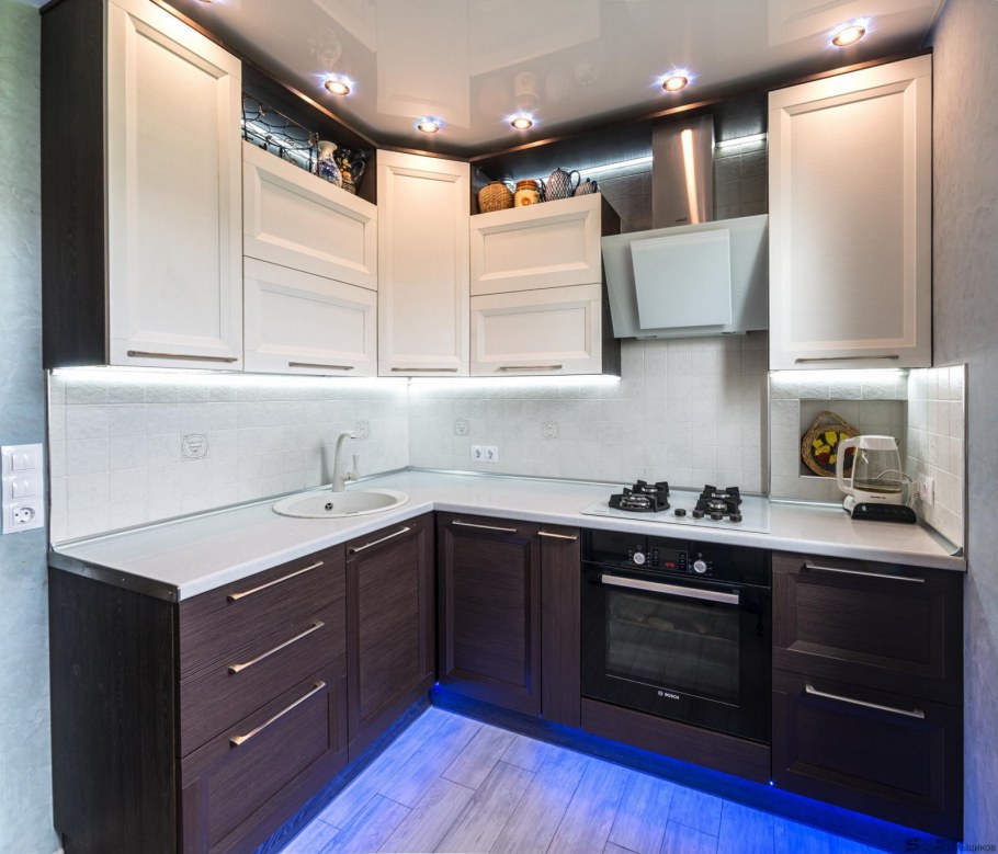 Кухонный гарнитур белый верх темный низ