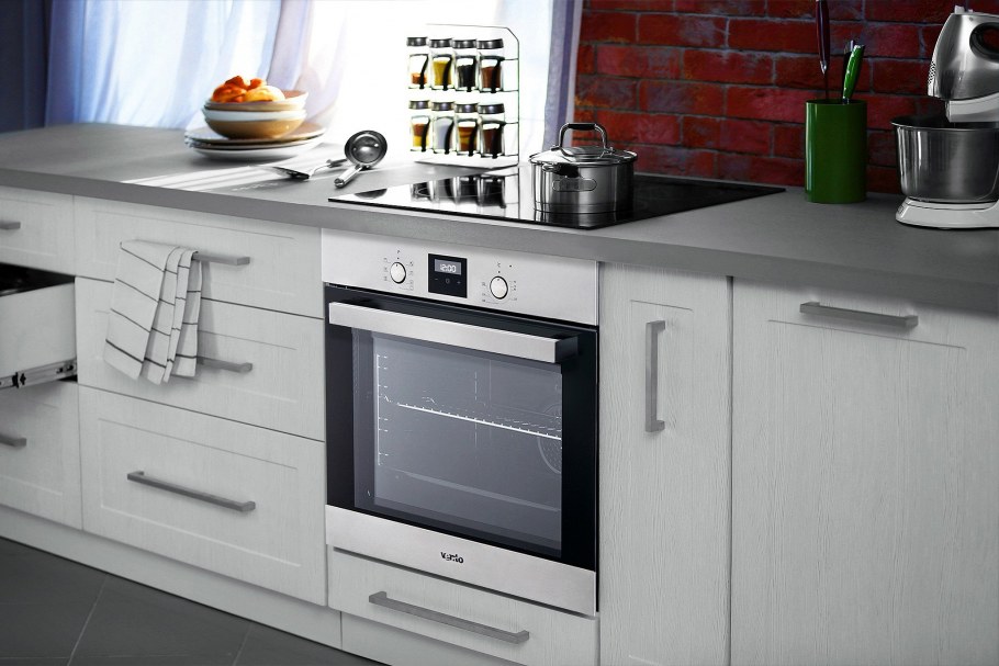 Встраиваемая духовка на кухне