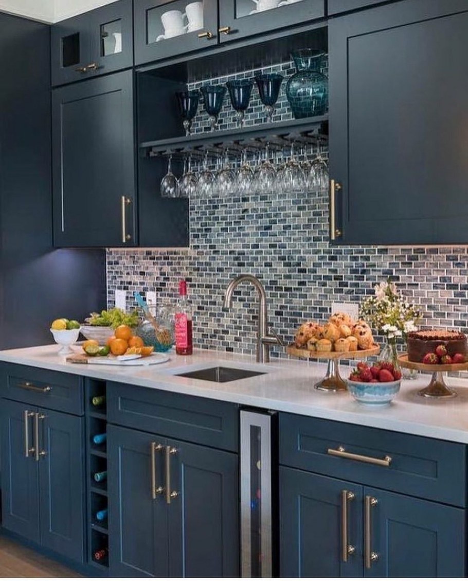 Лавандово серая кухня