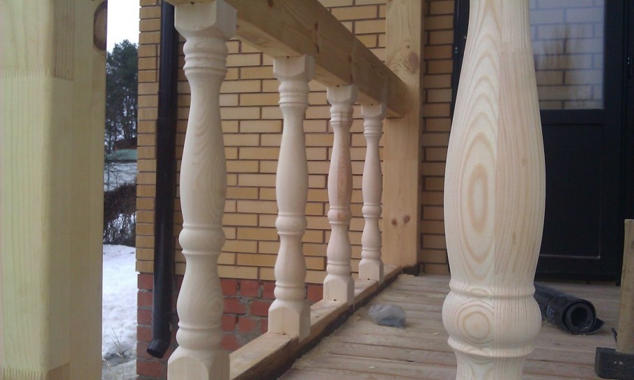 Деревянные балясины для террасы
