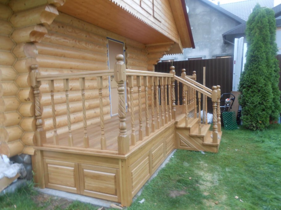 Крыльцо с балясинами