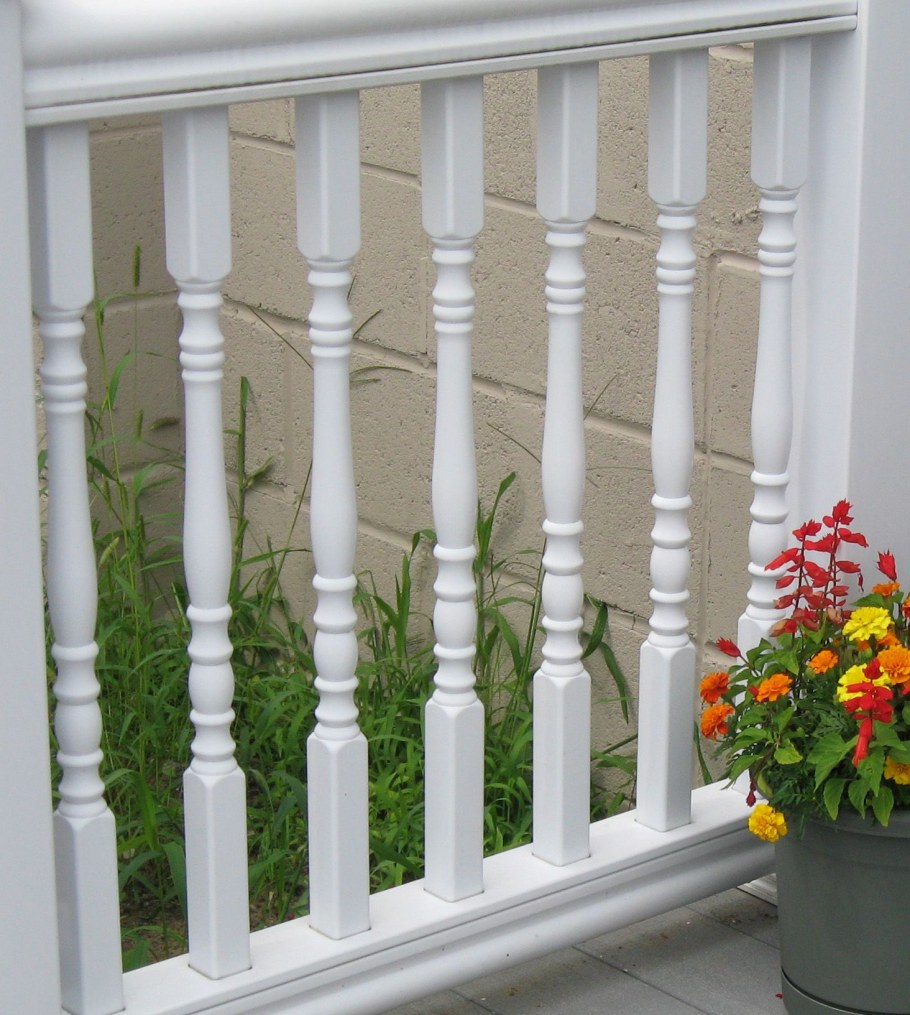 Плоские балясины на террасе