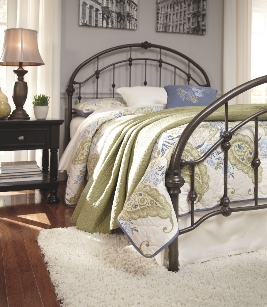 Металлические кровати для спальни