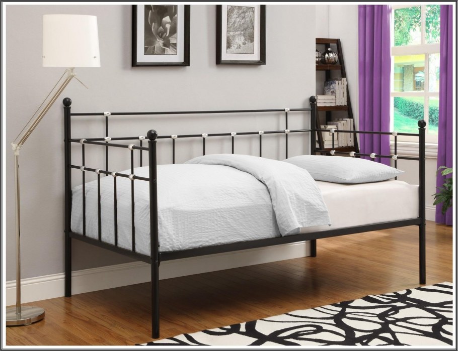 Металлическая кровать в комнату икеа