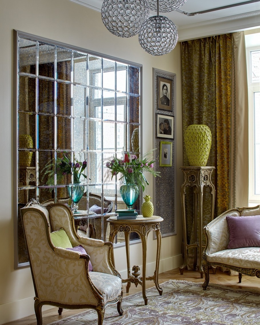 Гостиная с зеркалами