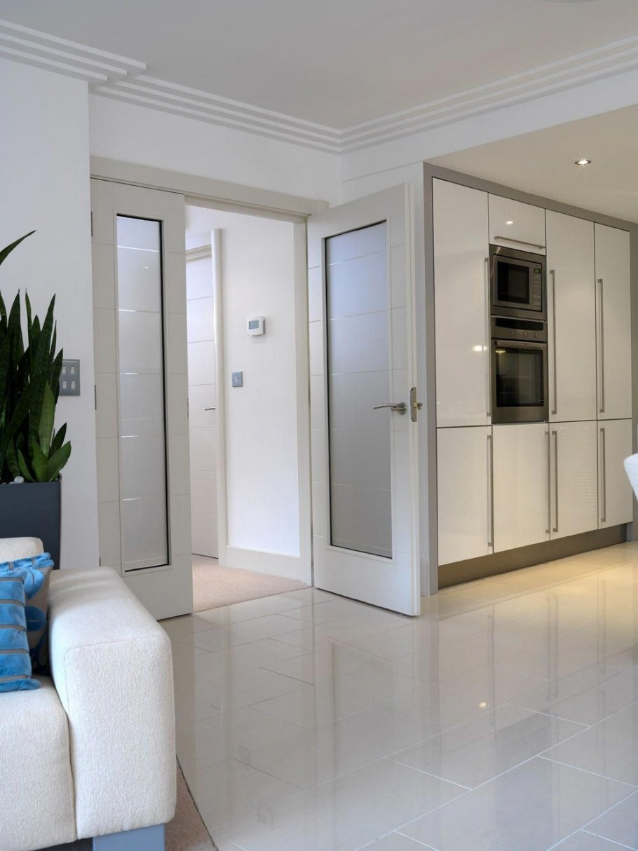 Белые двери интерьер мебель