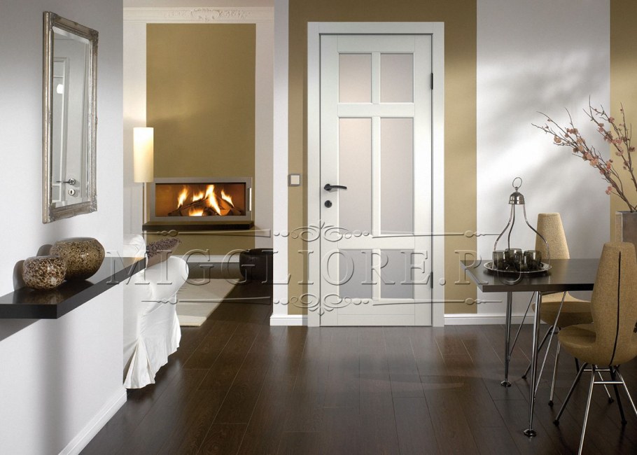 Светлые двери в интерьере