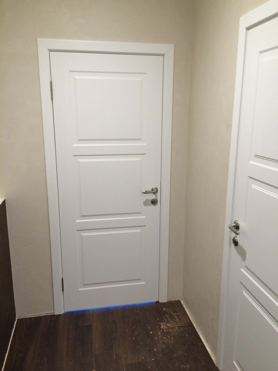 Белые межкомнатные двери в квартире