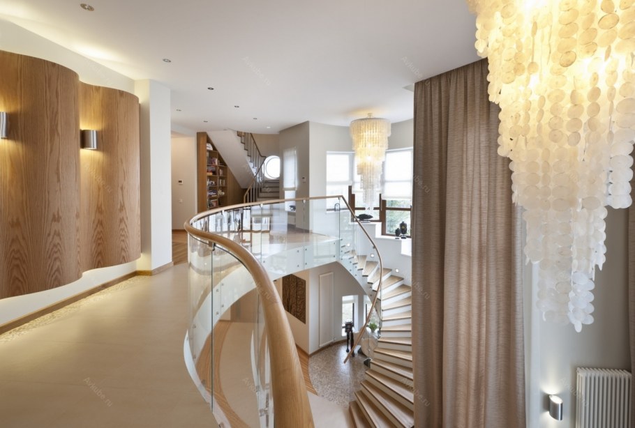 Шторы в Холл с лестницей на 2 этаж